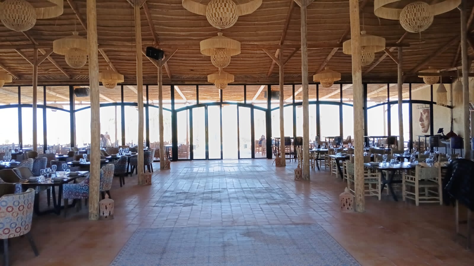 Espace lounge pour groupes au Camp Agafay