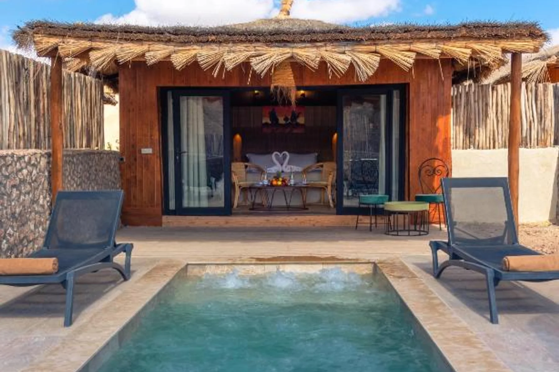Un lodge privé avec de vrais murs et du confort