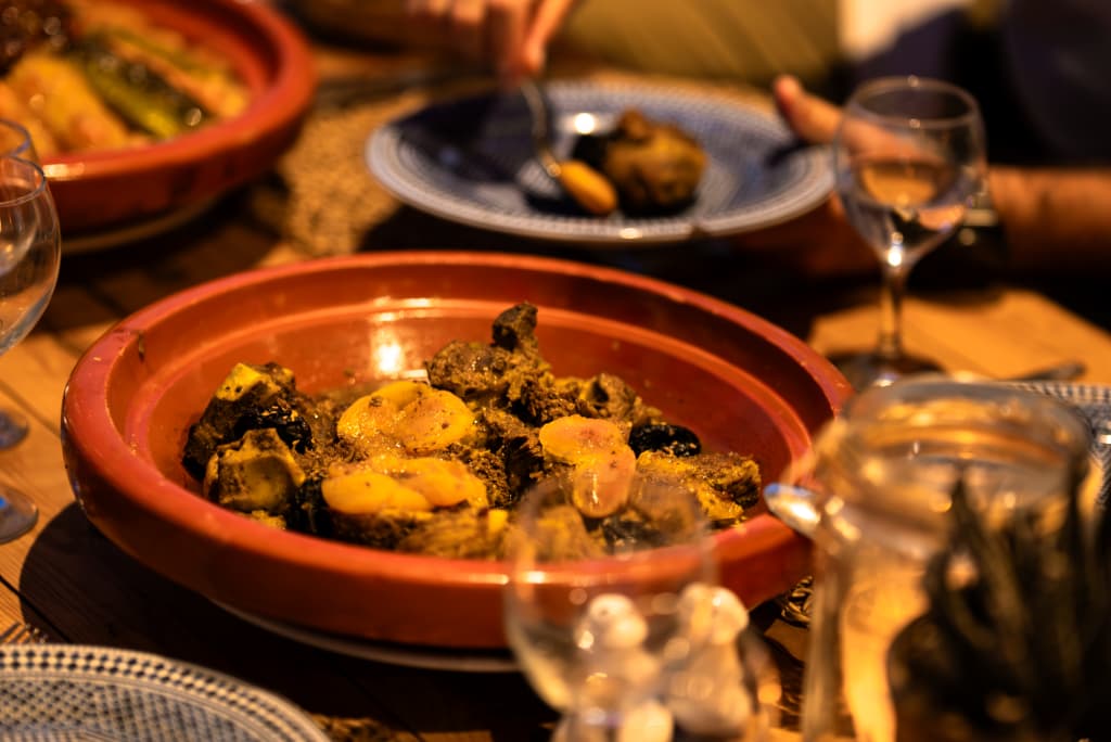 Déjeuner Piscine Agafay : Saveurs Marocaines Authentiques
